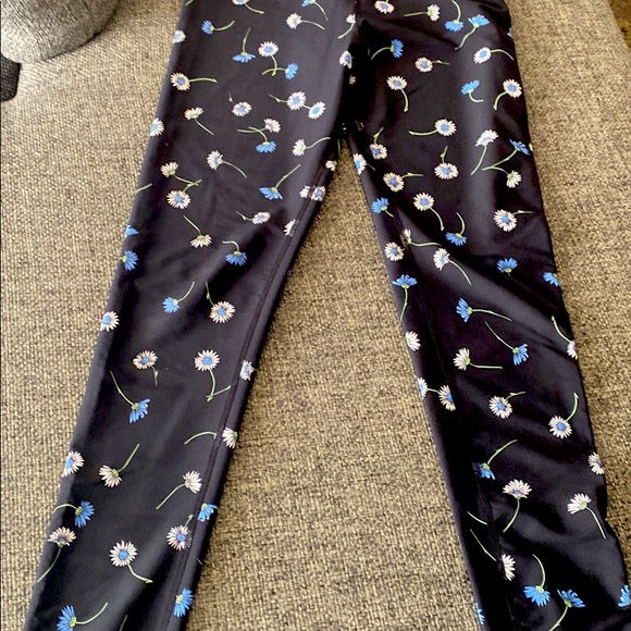 The Upside Leggings - Picture 2 of 7